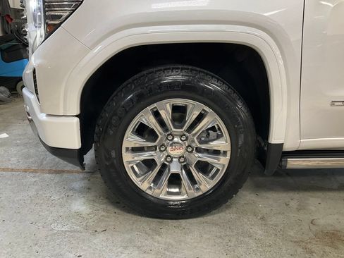 Used 2022 GMC Sierra 1500 Denali w/ Technology Package AWD/4WD image 11