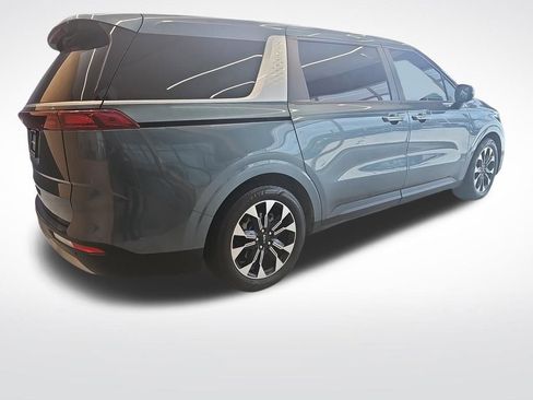 Used 2024 Kia Carnival EX image 6