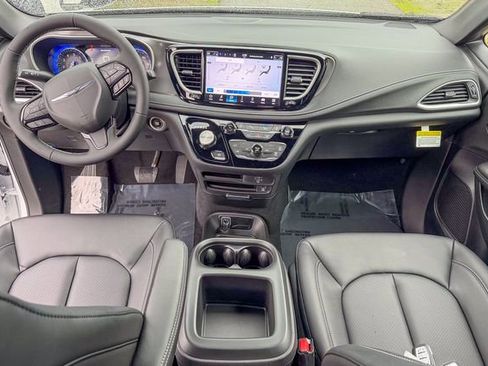 New 2026 Chrysler Pacifica Select image 26