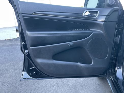 Used 2020 Jeep Grand Cherokee Limited X image 30