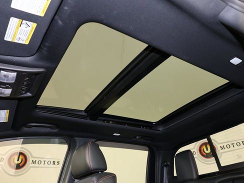 Used 2022 Nissan Titan PRO-4X w/ Pro-4x Convenience Package image 13