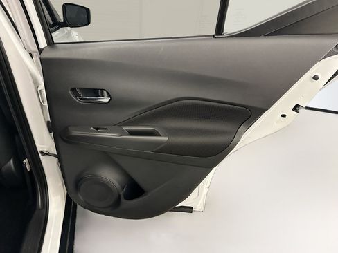 Used 2021 Nissan Kicks SV image 30