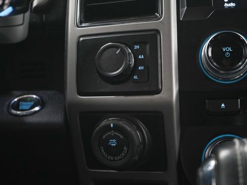 Used 2017 Ford F150 Lariat w/ Equipment Group 502A Luxury AWD/4WD image 17