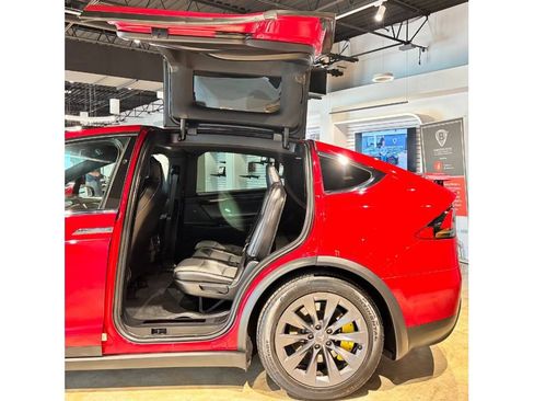 Used 2018 Tesla Model X 75D image 9