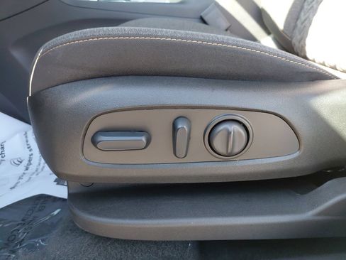 Used 2024 Chevrolet Equinox LT AWD/4WD image 18