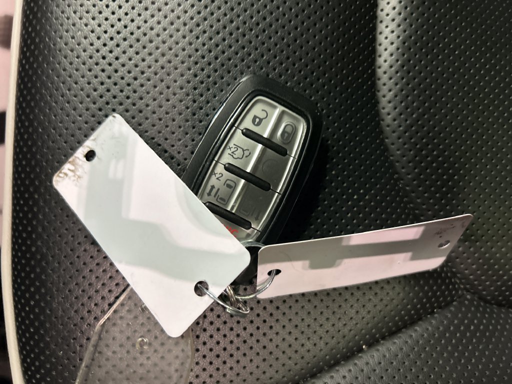 Used 2026 Chrysler Pacifica Limited FWD image 22