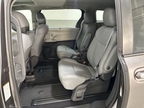 Used 2021 Toyota Sienna XLE w/ XLE Plus Package image 22