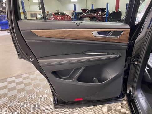 Used 2024 Volkswagen Atlas SE image 34