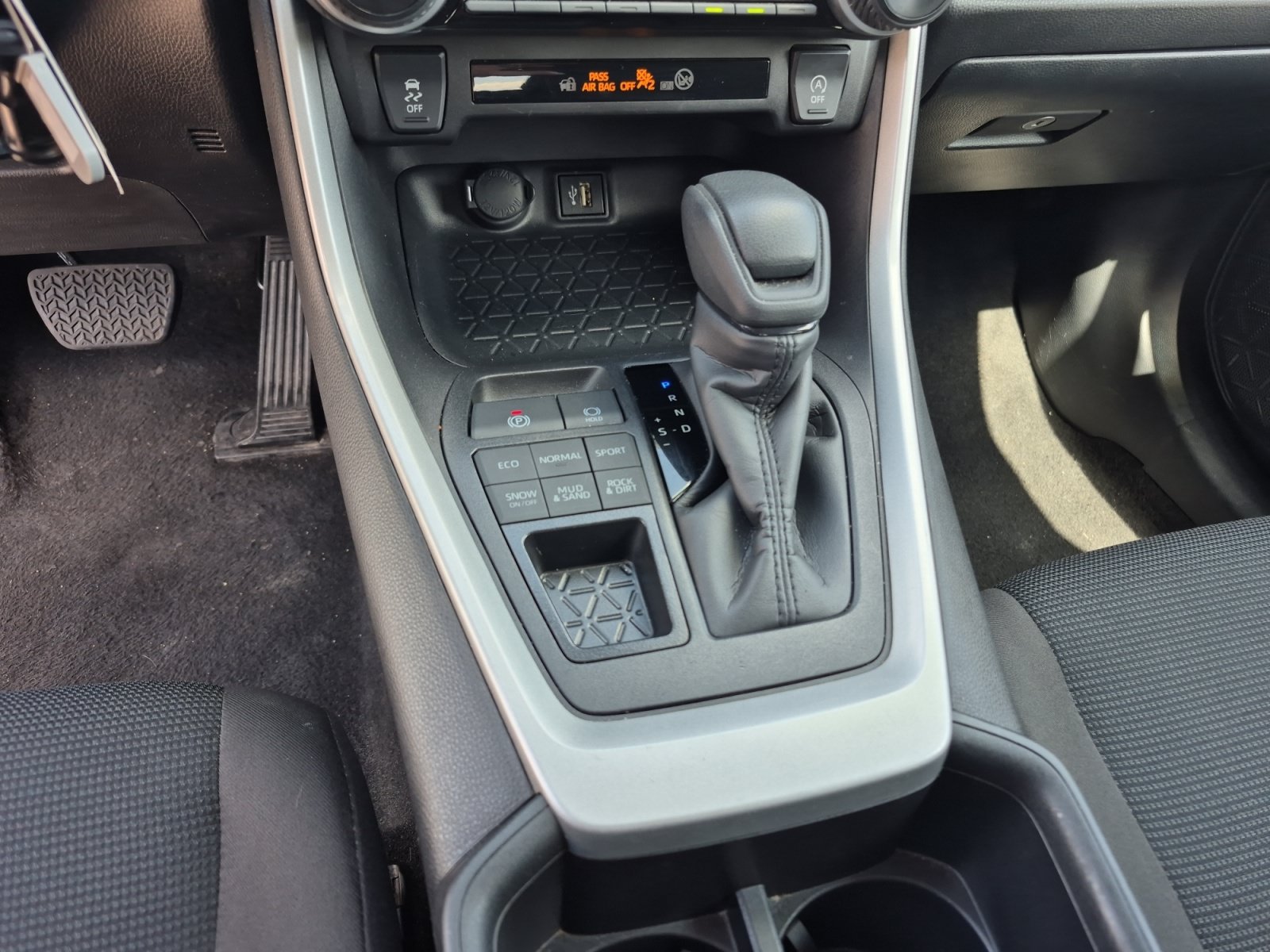 Used 2025 Toyota RAV4 LE AWD/4WD image 12