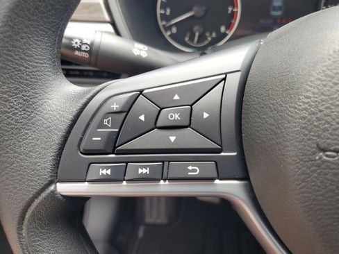 Used 2025 Nissan Altima 2.5 SV FWD image 17