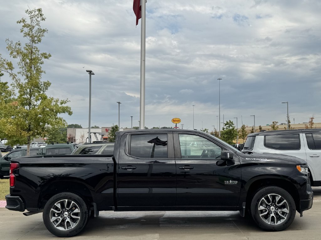 Used 2022 Chevrolet Silverado 1500 RST RWD image 3
