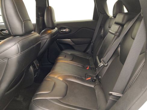 Used 2019 Jeep Cherokee Latitude Plus image 18