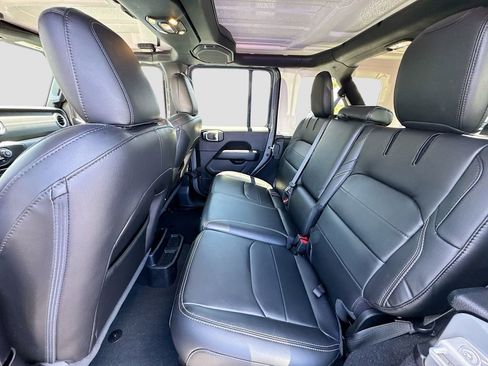 Used 2022 Jeep Wrangler Unlimited Sahara w/ Dual Top Group AWD/4WD image 27