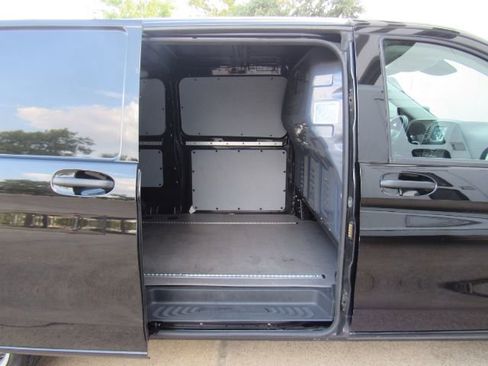 Used 2022 Mercedes-Benz Metris image 6