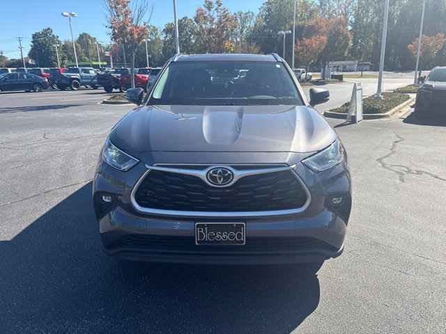 Used 2021 Toyota Highlander XLE FWD image 4