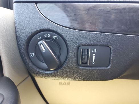 Used 2020 Dodge Grand Caravan SE w/ UConnect Hands-Free Group image 28