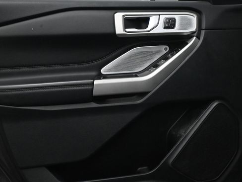 Used 2023 Ford Explorer Limited w/ Limited Technology Package RWD image 15