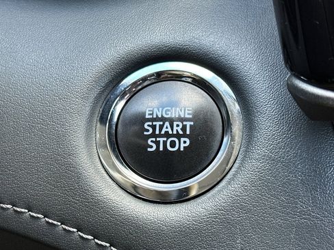 Used 2023 Toyota Highlander LE image 27