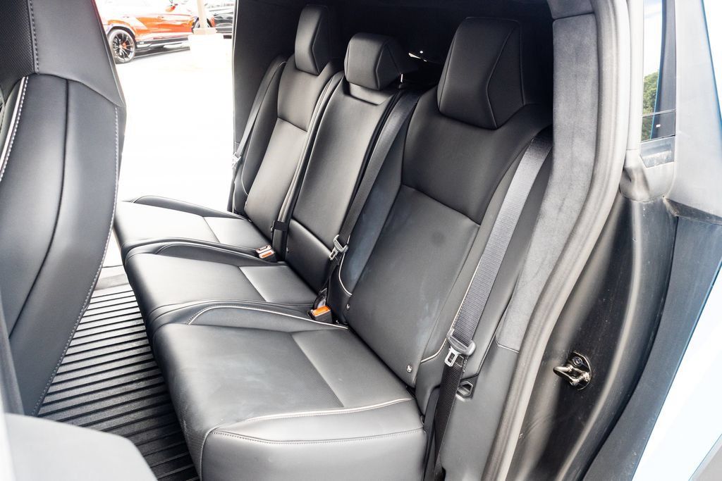 Used 2024 Tesla Cybertruck AWD Crew Cab image 41
