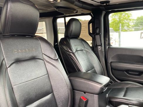 Used 2020 Jeep Wrangler Unlimited Sahara w/ Dual Top Group AWD/4WD image 18