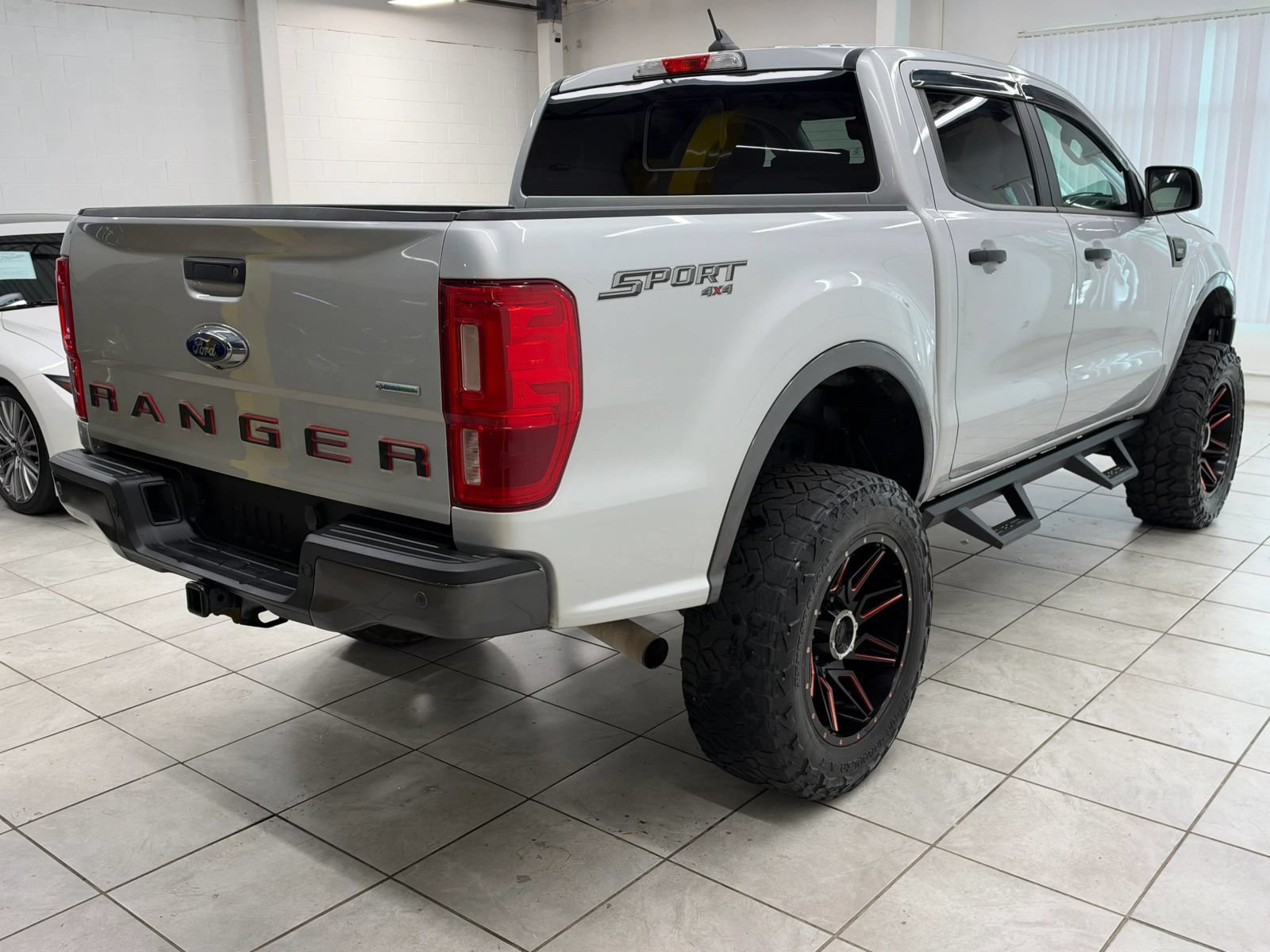Used 2019 Ford Ranger XLT w/ Equipment Group 302A Luxury AWD/4WD image 9