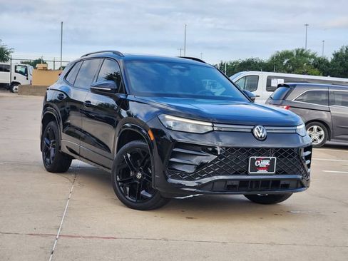 Used 2025 Volkswagen Tiguan SE R-Line AWD/4WD image 2