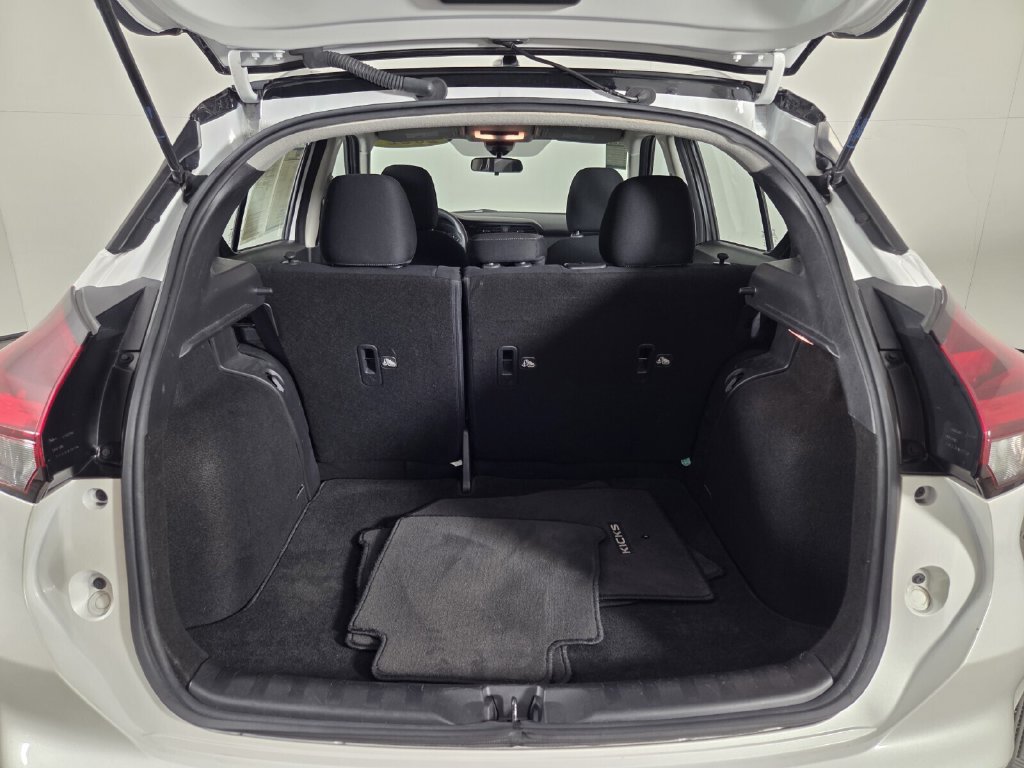 Used 2022 Nissan Kicks SV FWD image 28