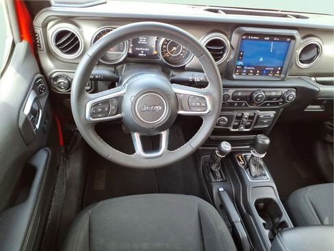 Used 2023 Jeep Gladiator Overland AWD/4WD image 18