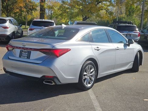 Used 2019 Toyota Avalon XLE w/ Moonroof Package image 12