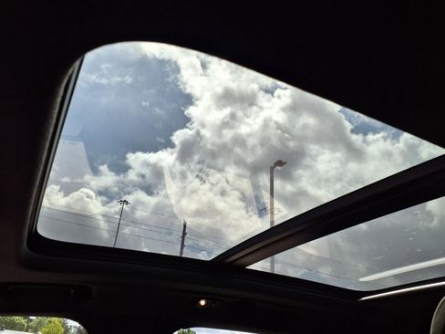 Used 2021 Volvo XC40 T5 R-Design AWD/4WD image 14