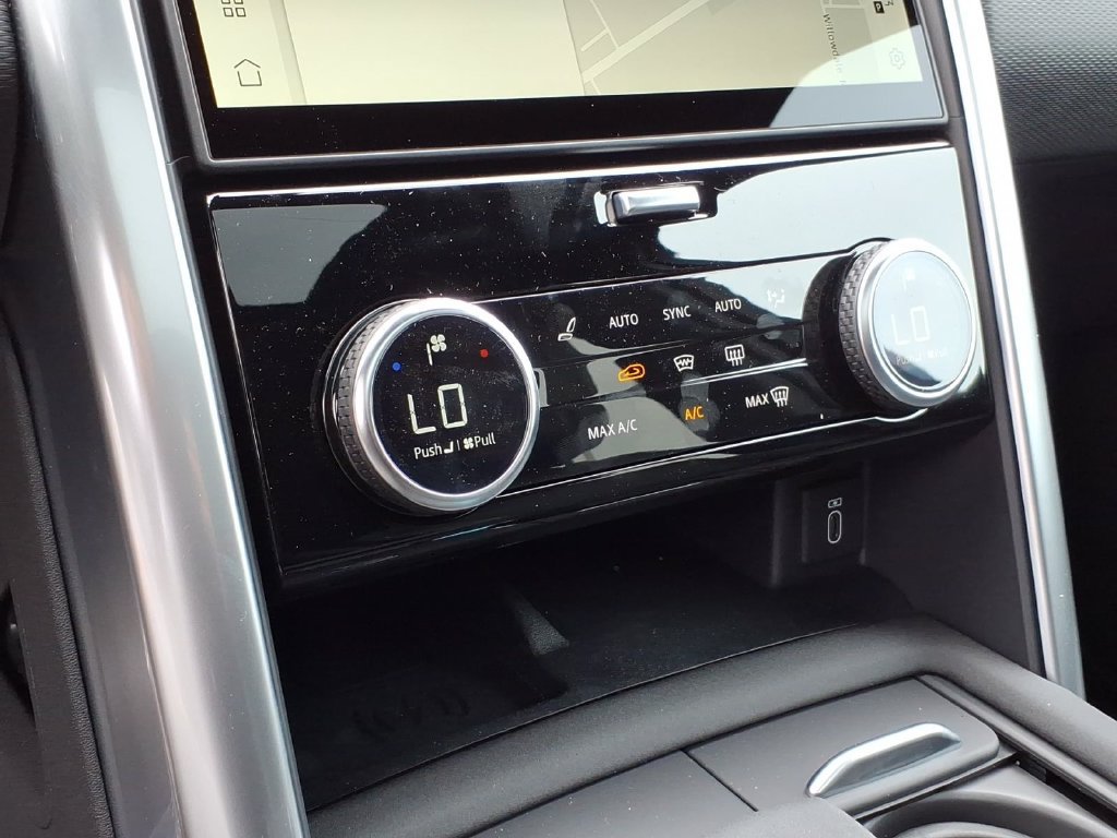 New 2026 Land Rover Discovery Limited Edition AWD/4WD image 19