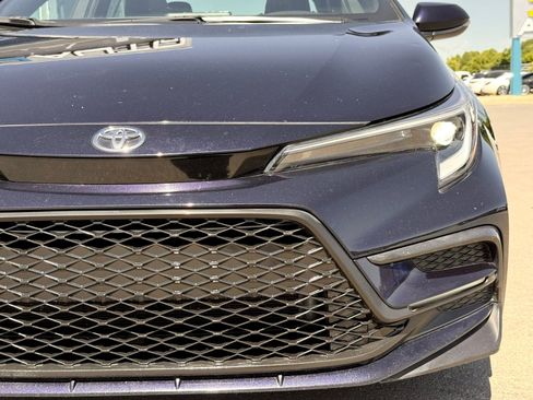 Used 2023 Toyota Corolla SE w/ SE Premium Package FWD image 5