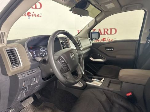 Used 2024 Nissan Frontier SV w/ SV Convenience Package image 12