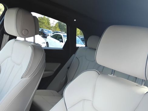 Certified 2024 Audi Q5 e Premium Plus image 19