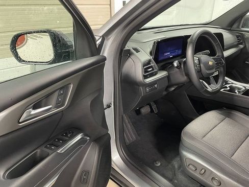 Used 2025 Chevrolet Traverse LT AWD/4WD image 10