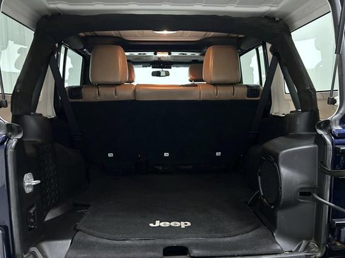 Used 2013 Jeep Wrangler Unlimited Sahara w/ Connectivity Group AWD/4WD image 21