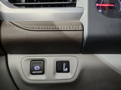 Used 2023 GMC Acadia SLT image 37