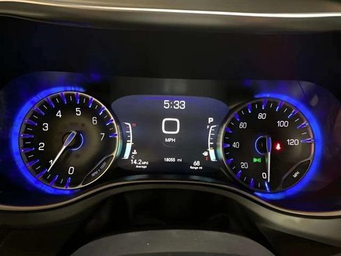 Used 2026 Chrysler Pacifica Limited w/ S Appearance Package FWD image 11