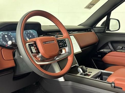 New 2025 Land Rover Range Rover SV image 39