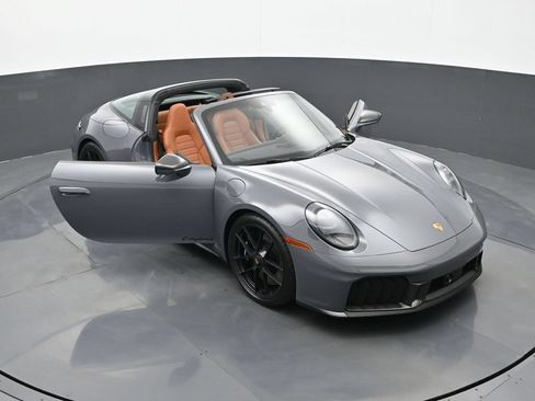 Certified 2026 Porsche 911 Targa 4 GTS AWD/4WD image 28