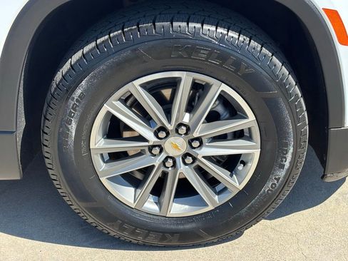 Used 2023 Chevrolet Traverse LT image 28