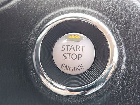 Used 2020 Nissan Pathfinder SL image 21