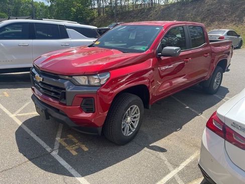 Used 2023 Chevrolet Colorado LT RWD image 4