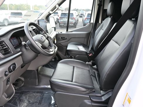 New 2026 Ford Transit 250 148 Medium Roof w/ Load Area Protection Package RWD image 14