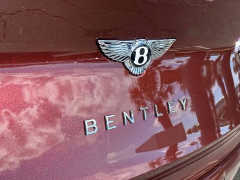 Used 2022 Bentley Bentayga image 26