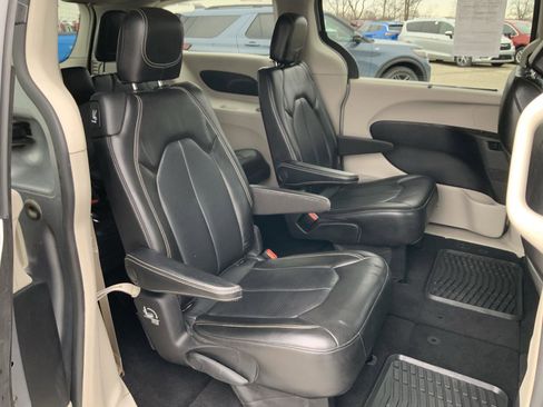 Used 2020 Chrysler Voyager Lxi image 49