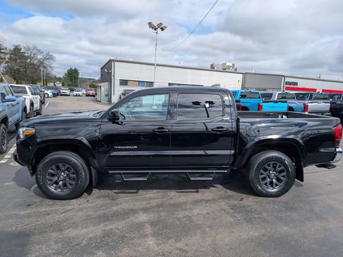 Certified 2023 Toyota Tacoma SR5 image 3