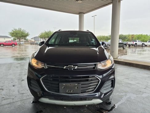 Used 2022 Chevrolet Trax LT w/ LT Convenience Package AWD/4WD image 3