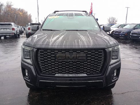 Used 2023 GMC Yukon XL AT4 w/ AT4 Premium Package image 3