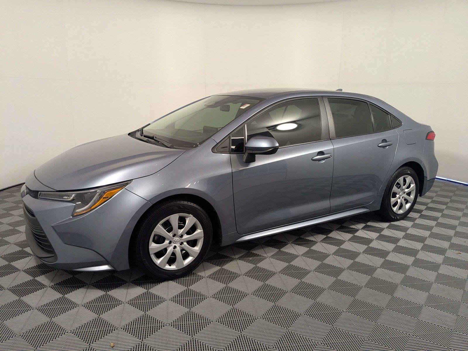 Used 2024 Toyota Corolla LE FWD image 2